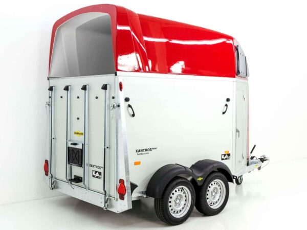 Humbaur Pferdeanhänger XANTHOS AERO 2400|rot|Sattelkammer